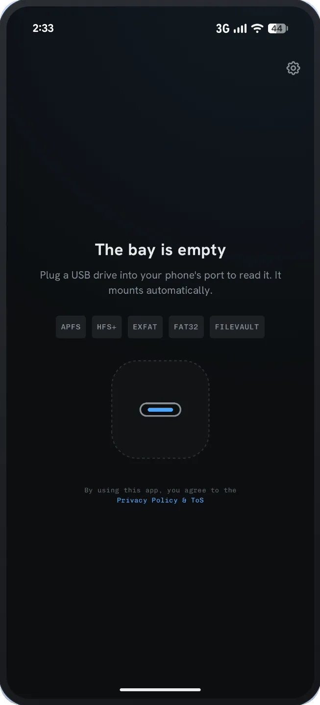 APFS Reader's drive bay screen on Android, waiting for a Mac drive to be plugged in.